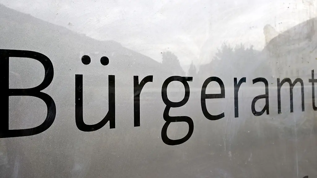 In-manchen-Staedten-fuehrt-der-Mitarbeitermangel-auch-zu-laengere-Wartezeiten-fuer-Buergerinnen-und-Buerger