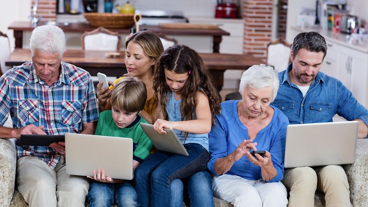 Mit einem Glasfaser-Anschluss surft die ganze Familie problemlos gleichzeitig.