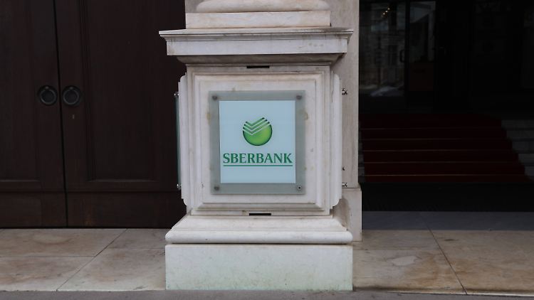 In Deutschland hatte die Bank unter der Marke Sberbank Direct mit vergleichsweise hohen Zinsen Anleger gelockt.