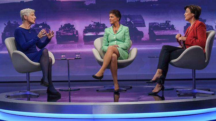 Marieluise Beck, Sahra Wagenknecht und Sandra Maischberger (v. l. n. r.) in der Diskussion.