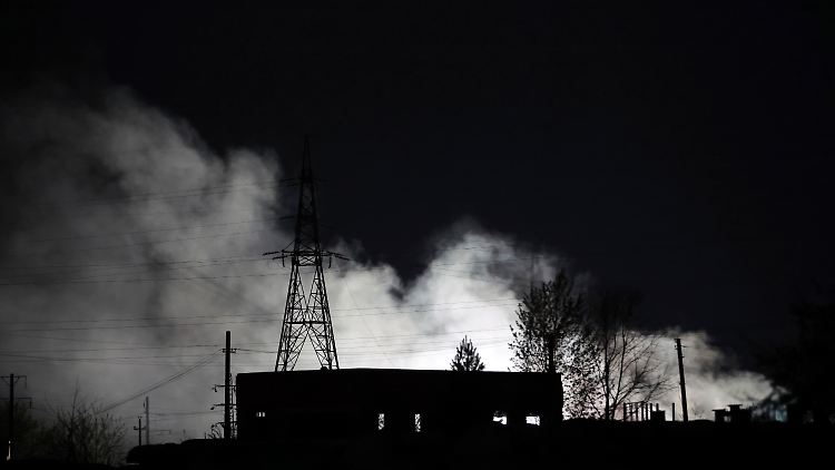 Bei Angriffen in der Nacht wurden auch mehrere Umspannwerke nahe der westukrainischen Stadt Lwiw getroffen.