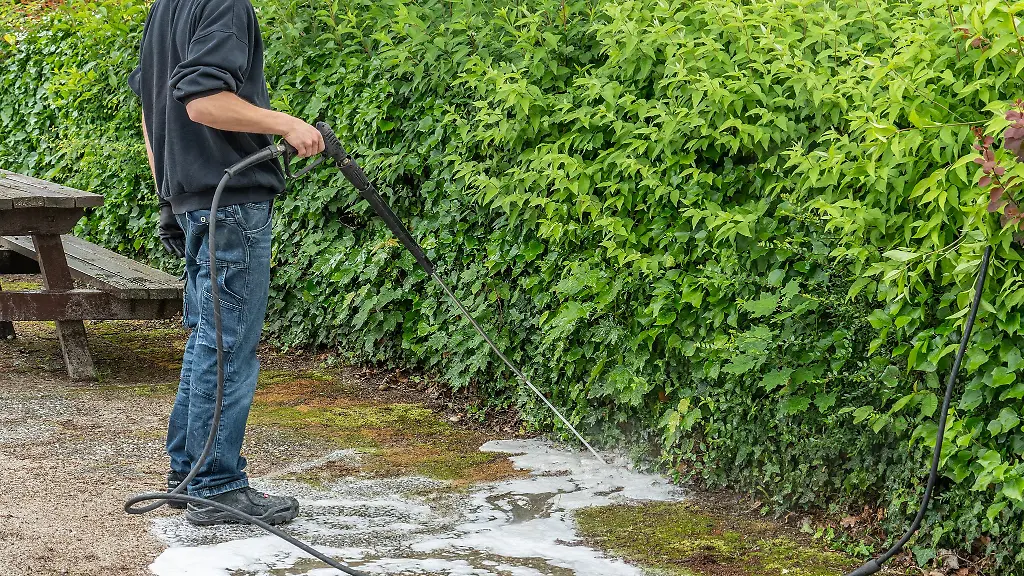 Die-badische-Grenzstadt-Kehl-sperrt-wegen-der-Ameisenplage-einen-Kinderspielplatz