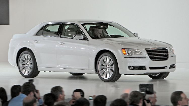 Den Auftakt macht der 300. Das Auto aus us-italienischer Produktion ist weniger kantig als sein Vorgänger.