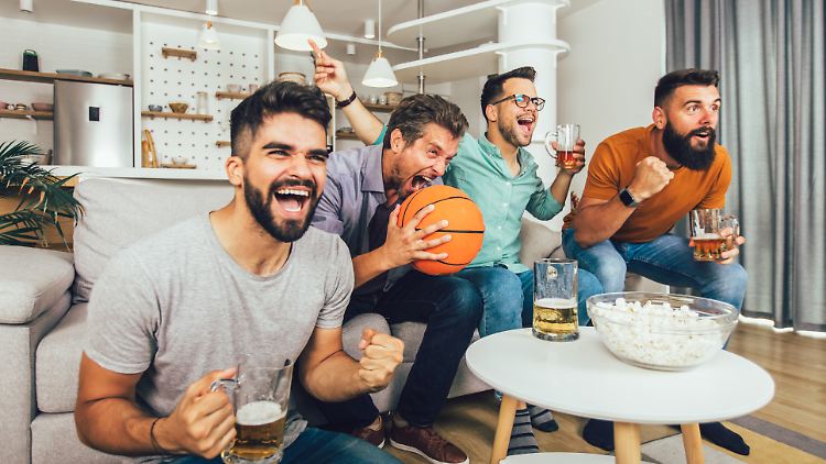 Die NBA-Playoffs sind in vollem Gange. Hier statten sich Fans für das spannende Finale aus.
