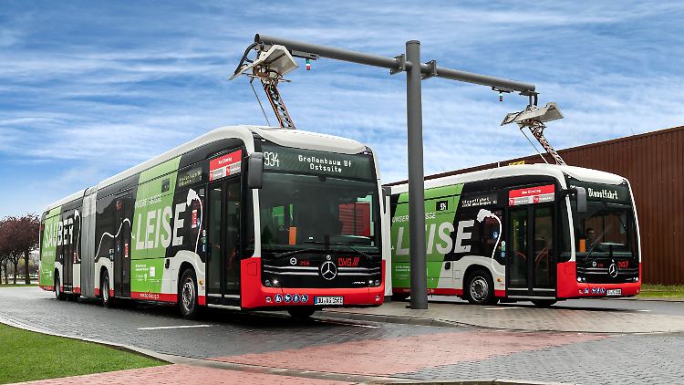 Mit dem sogenannten Pantograph, einem Stromabnehmer, wie ihn Züge oder Straßenbahnen haben, kann der e-Citaro enorm schnell geladen werden.