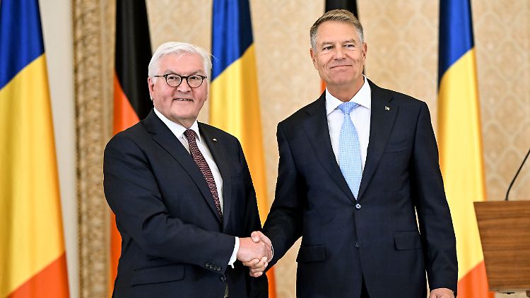 "Wir unterstützen die Ukraine aus vollem Herzen": Steinmeier und der rumänische Staatschef Iohannis in Bukarest.