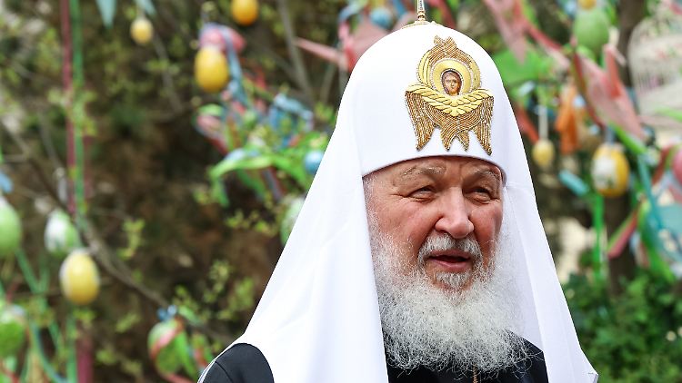 Patriarch vor Ostereier-Kulisse: Kirill will sich von den drohenden EU-Sanktionen nicht schrecken lassen.