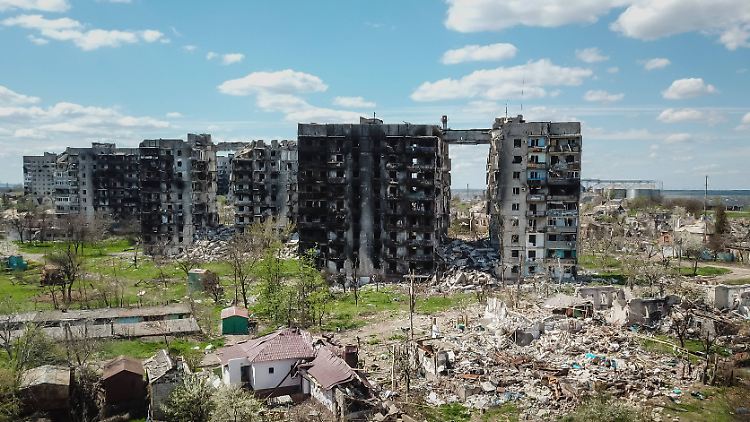 Mariupol ist zu großen Teil von den russischen Streitkräften zerstört worden. Einst lebten mehr als 400.000 Menschen in der südukrainischen Hafenstadt.