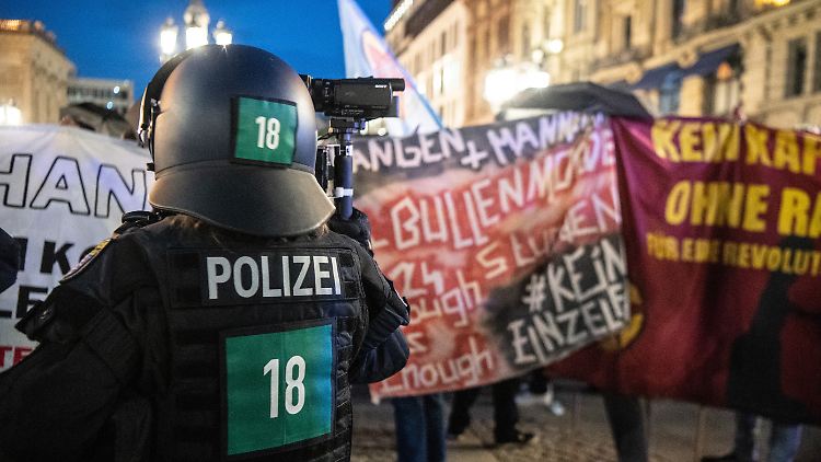 "Das hat uns Vertrauen gekostet": Demonstranten fordern von der Mannheimer Polizei eine Aufklärung des Polizeieinsatzes.