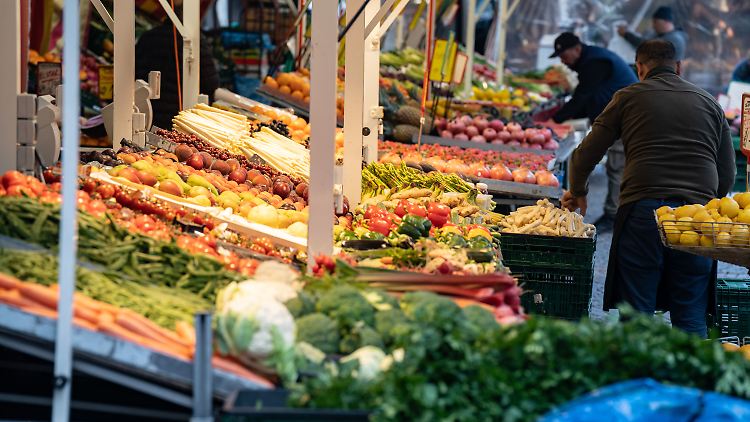 Viele Verbraucher sehen es mit Entsetzen: Die Preise steigen und steigen.