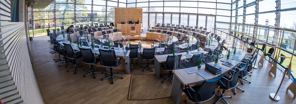 Blick in den Plenarsaal: Der Schleswig-Holsteinische Landtag umfasst regulär 69 Sitze.