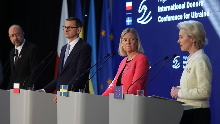 Der ukrainische Premierminister Denys Shmyhal, der polnische Regierungschef Mateusz Morawiecki, die schwedische Ministerpräsidentin Magdalena Andersson und EU-Kommissionspräsidentin Ursula von der Leyen (v.l.)