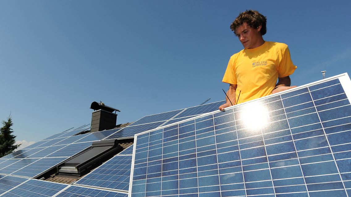 Die Solaranlage auf dem Dach rechnet sich, denn die Förderung ist auf 20 Jahre garantiert.
