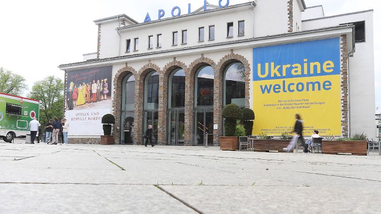 Ein Theater in Siegen begrüßt ukrainische Flüchtlinge - Hunderttausende kamen bereits nach Deutschland.