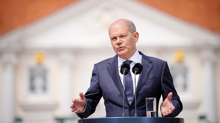Bei der Kabinettsklausur in Meseberg sagte Scholz, es sei "auch für das deutsche Volk ein Problem, dass der Bundespräsident in der Ukraine ausgeladen worden ist".