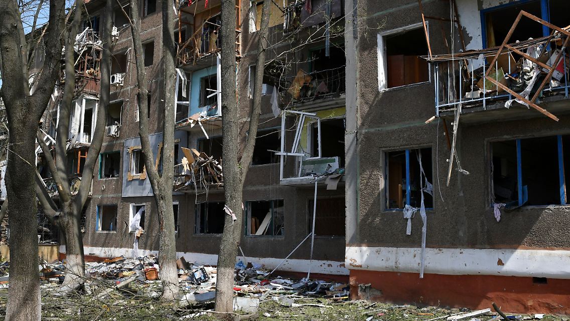 Dieses Bild von gestern zeigt ein zerstörtes Wohngebäude in Kramatorsk.