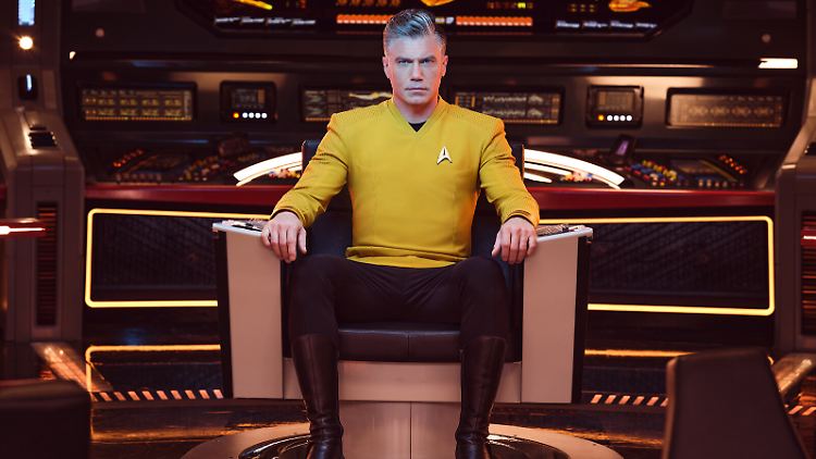 Hat auf der "USS Enterprise NCC-1701" das Sagen: Captain Christopher Pike (Anson Mount).