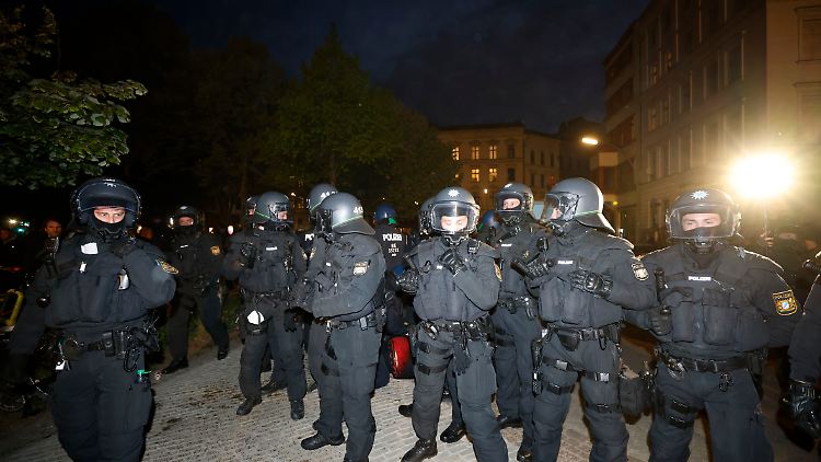 Häufig werden im Zuge von Demonstrationen Vorwürfe gegen Polizeibeamte laut.