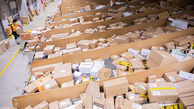 Amazon, Zalando und Otto teilten auf Anfrage mit, nicht zu beabsichtigen, Retouren kostenpflichtig zu machen.
