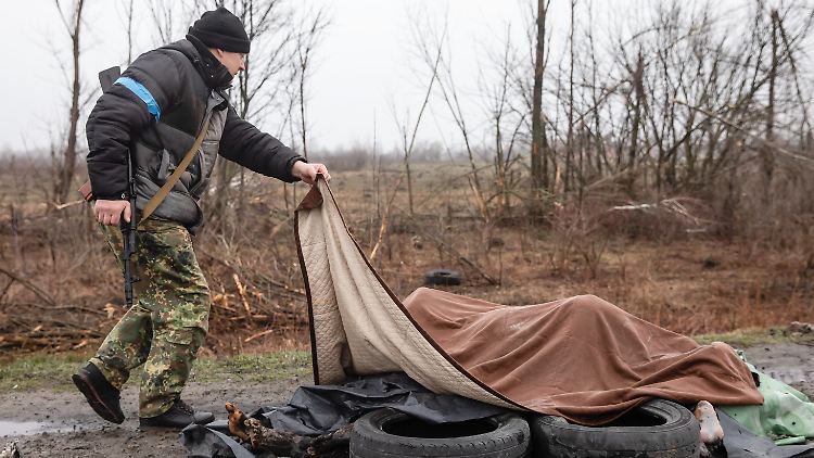 Nach dem Abzug der russischen Truppen aus der Region Kiew, wurden vor allem in Butscha zahlreiche Tote gefunden, die zuvor offenbar exekutiert wurden. 