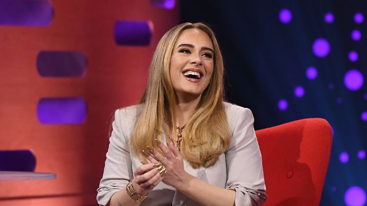 "Was für einen Unterschied ein Jahr ausmacht", schreibt Adele.