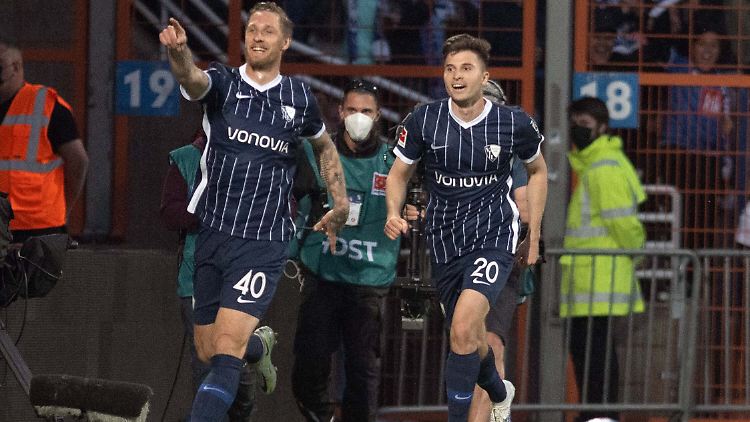 VfL-Stürmer Sebastian Polter freut sich gegen Arminia Bielefeld über seinen zehnten Saisontreffer. 