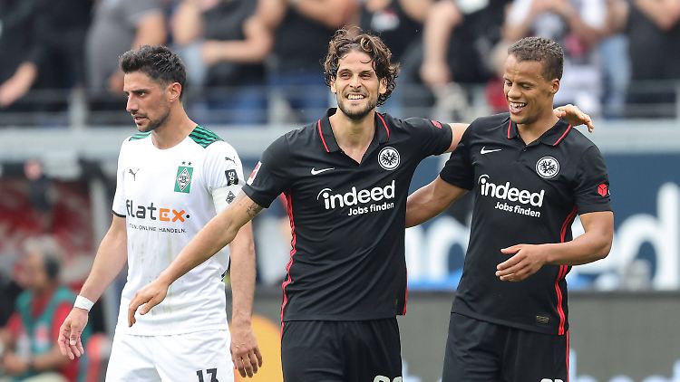 Gute Laune bei den Eintracht-Reservisten.