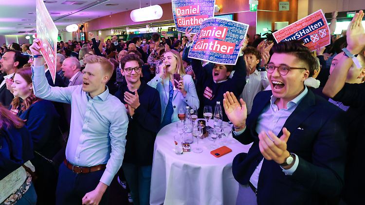 In Kiel bejubeln CDU-Anhänger das Wahlergebnis, doch auch in Berlin sowie in NRW dürften Christdemokraten sich gefreut haben.