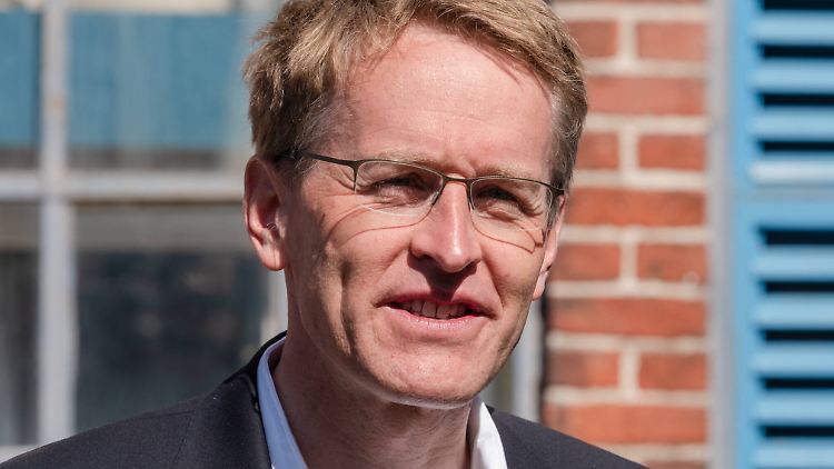 Daniel Günther will nach der Wahl zunächst mit FDP und Grünen reden.