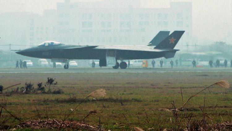 Bei diesem Flugzeug soll es sich um den chinesischen Tarnkappenbomber handeln.