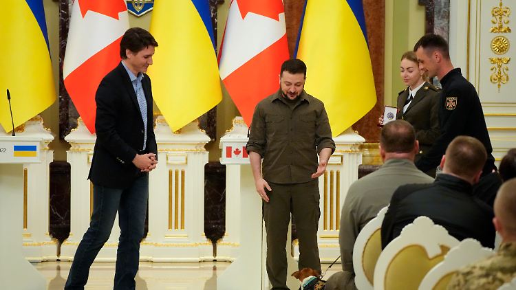 Präsident Selenskyj traf sich mit Kanadas Premier Trudeau, der unangekündigt nach Kiew gereist ist.