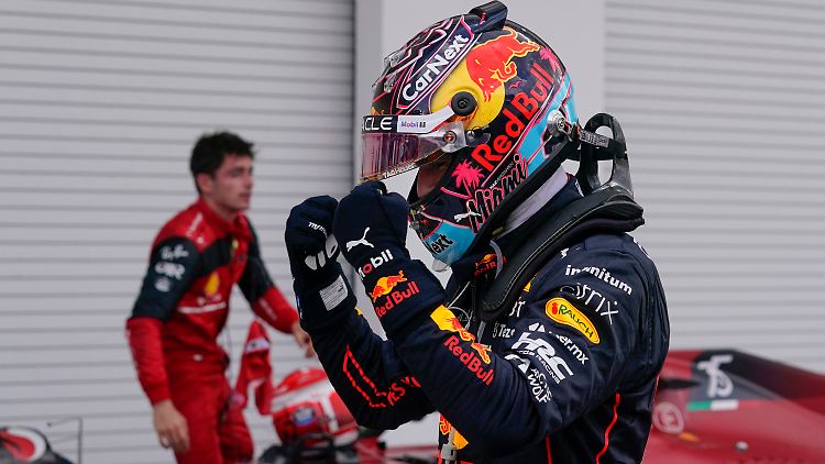 "Verstappen zähmt die roten Ferrari-Boliden", schreibt "Corriere dello Sport" und diese Bild beweist es.