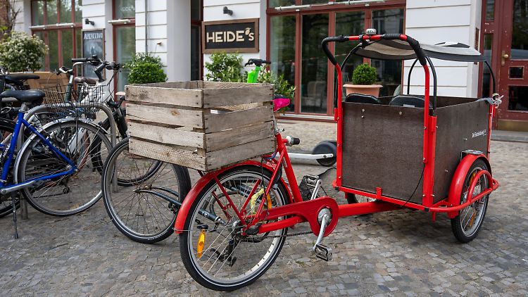 Ein Lastenrad vor einem Café - ein Indiz für hippe Wohngegenden?