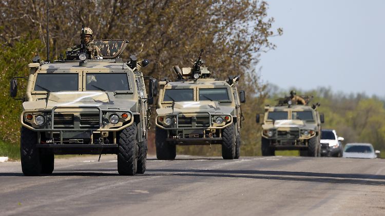 Gepanzerte russische Militärfahrzeuge in der Region Donezk. 