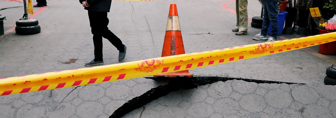 2018-02-07T063007Z_2051784109_RC185FAD9F30_RTRMADP_3_TAIWAN-QUAKE.JPG