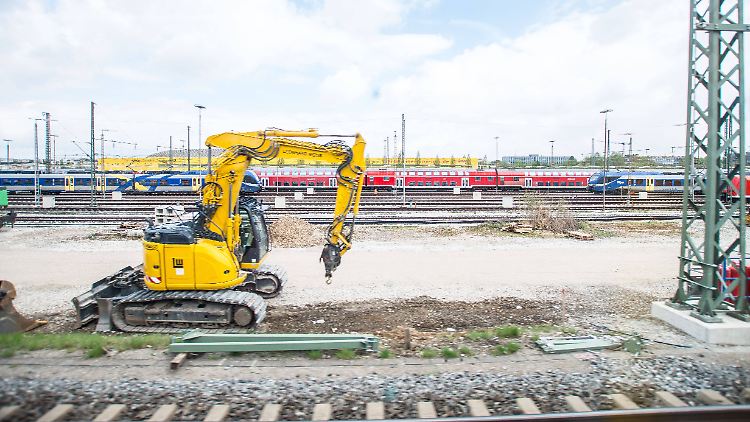 Die schlechte Pünktlichkeitsbilanz für den April 2022 führt die Deutsche Bahn vor allem auf die vielen Baustellen zurück.