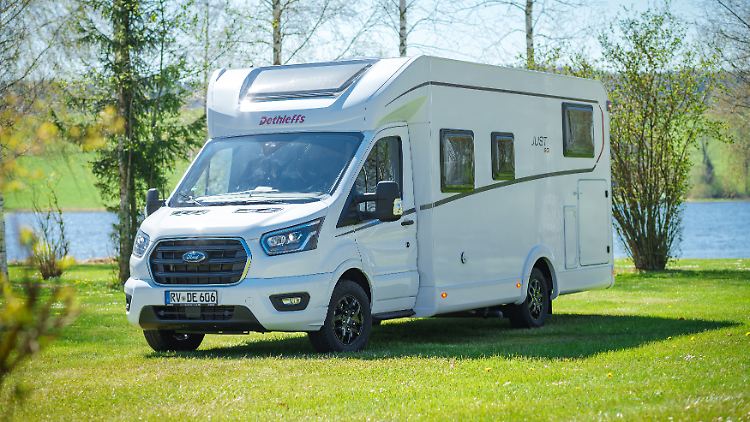 Der Just Go von Dethleffs setzt auf dem Ford Transit auf.