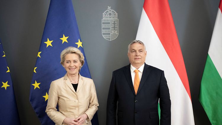 Kommissionschefin Ursula von der Leyen zeigt sich nach einem Treffen mit dem ungarischen Regierungschef Viktor Orban zuversichtlich, was ein Ölembargo gegen Russland angeht.