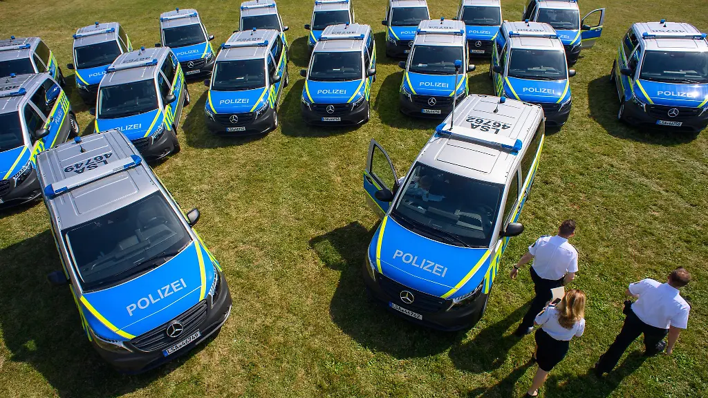 19-neue-Einsatzfahrzeuge-fuer-die-Polizei