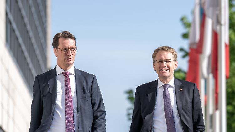 Wüst und Günther zeigten sich nach dem Wahlsieg im Norden gemeinsam vor der Hauptstadtpresse.