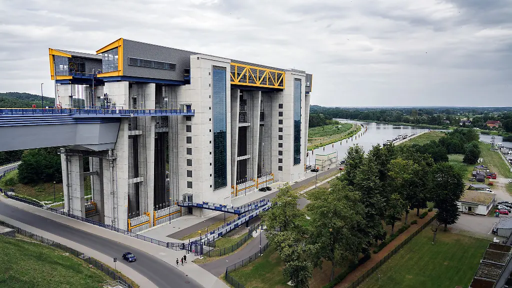 Meisterwerk-der-Baukunst-Das-neue-Schiffshebewerk-in-Niederfinow-ist-fuer-den-Deutschen-Ingenieurbaupreis-2024-nominiert