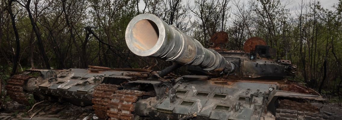 Bei dem zerstörten russischen Panzer handelt es sich nicht um den im Text erwähnten T-90M.