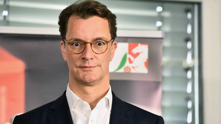 Seine Konkurrenten hoffen, dass Wüst auch am Sonntag große Augen macht. Die Wahl in NRW dürfte eng werden. Diese schöne Aufnahme entstand übrigens bei einem Termin zur Cybersicherheit - auf die Union auch wegen des Kampfes gegen Kinderpornographie einen Schwerpunkt setzte.