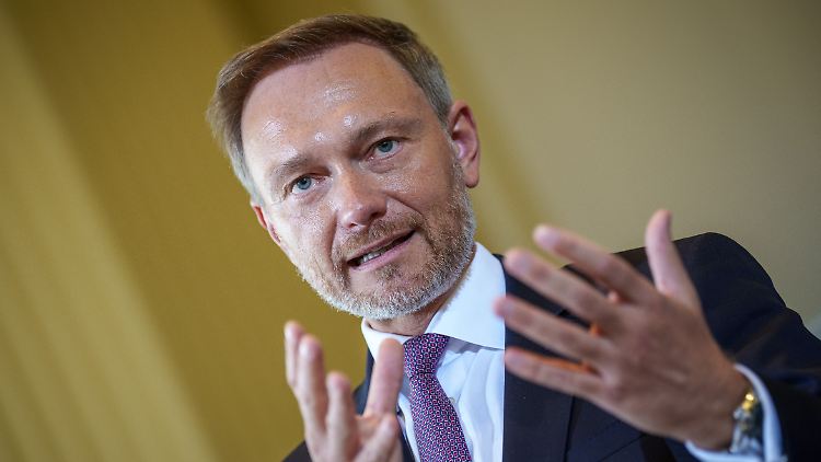 Bundesfinanzminister Lindner will ab 2023 die staatlichen Ausgaben wieder deutlich reduzieren und sich stärker an den Bedürfnissen von Unternehmen orientieren.