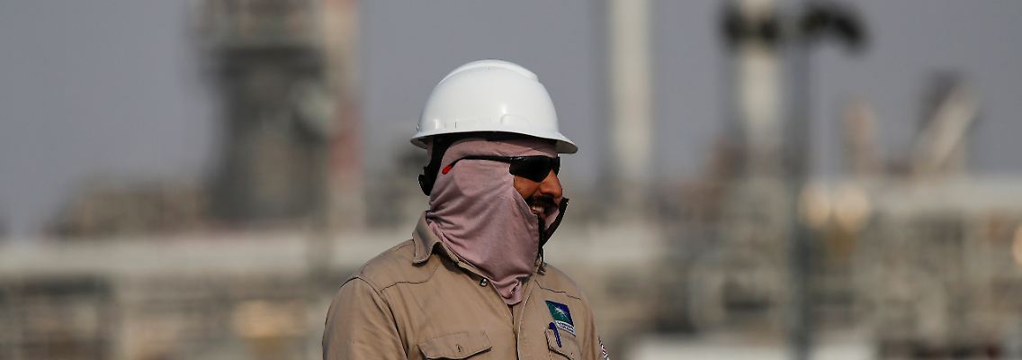 2021-05-03T000000Z_2129020270_RC2E8N9EEB2R_RTRMADP_3_SAUDI-ECONOMY-IMF.JPG