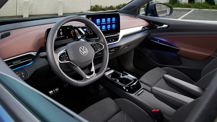 Bei seinen ID-Baureihen, so auch beim ID.5, hat sich VW vom klassischen Kombiinstrument verabschiedet.
