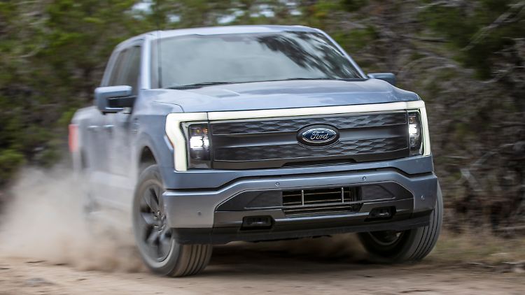 Der Ford F-150 Lightning soll vorerst den US-Amerikanern den meistverkauften Pick-up des Landes auf elektrisch schmackhaft machen.