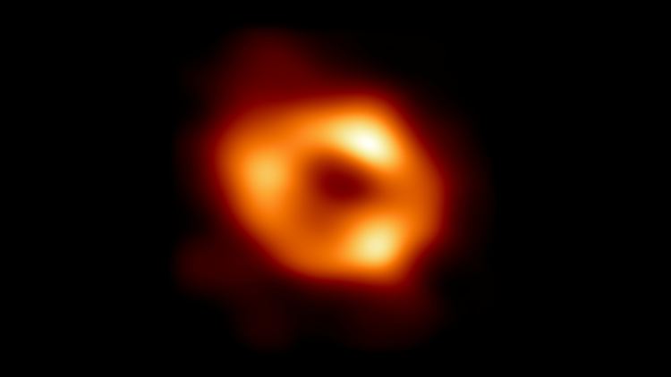 Dieses Bild zeigt erstmals das Schwarze Loch im Zentrum unserer Milchstraße: Sagittarius A*.