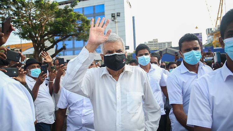 Der 73-Jährige Wickremesinghe hatte das Amt bereits fünfmal inne.