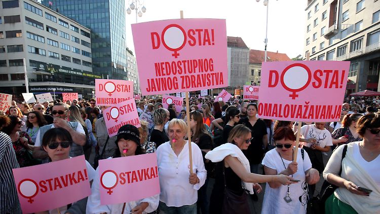 In Kroatien wollen Demonstrierende das "Gesundheitssystem zwingen, Frauen zu respektieren".